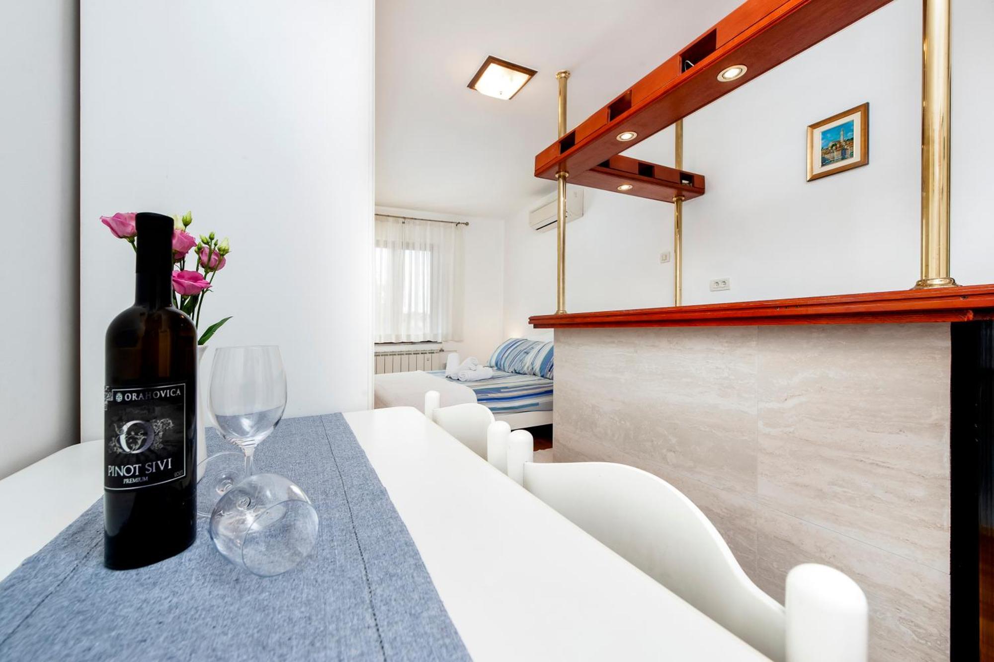 Apartments Carmelo ロヴィニ エクステリア 写真