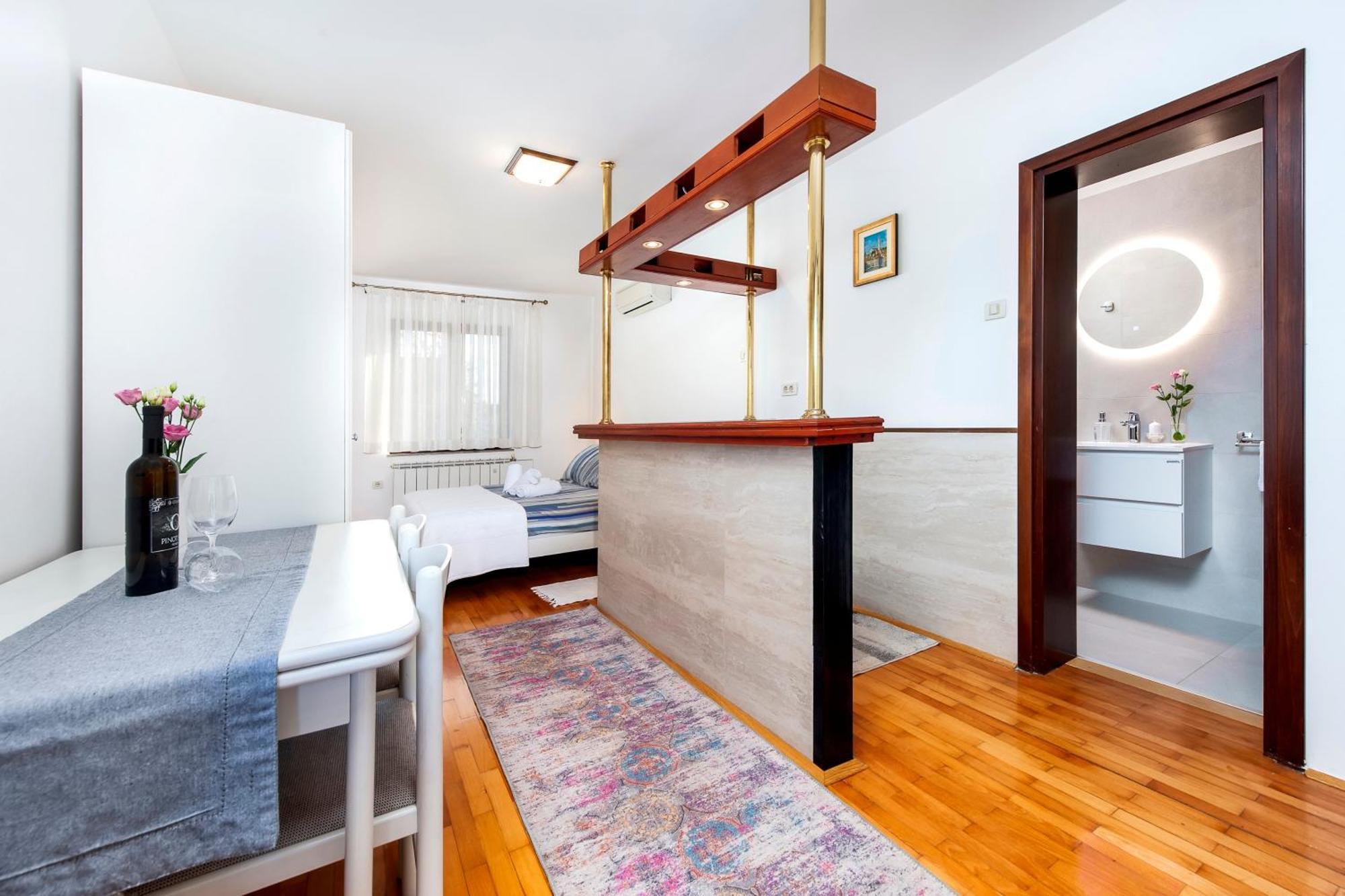 Apartments Carmelo ロヴィニ エクステリア 写真